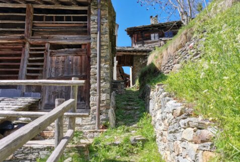 Alta via dei Walser - Rabernardo - Throught the hamlet - BBOfItaly