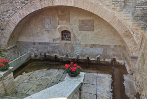Castell'Arquato - Palazzo del Duca fountains - BBOfItaly