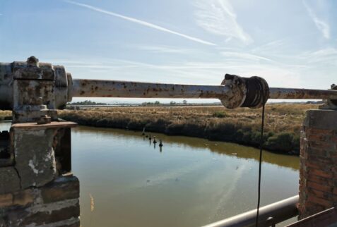 Cervia salt pan - bulkheads to supply the salt flats with sea water - BBOfItaly