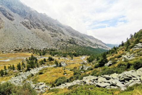 From Preda Rossa to Val Masino - A glimpse on Preda Rossa Valley climbing towards Rifugio Ponti - BBofItaly