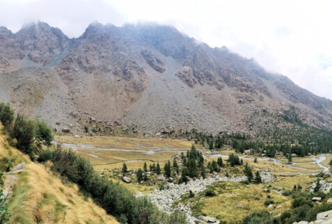 From Preda Rossa to Val Masino - A panoramic view of Preda Rossa Valley with its beautiful meadows - BBofItaly