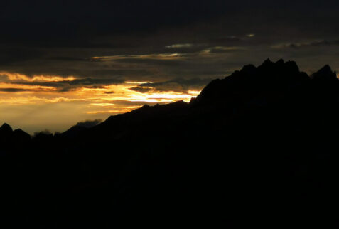 From Rifugio Ponti to Bivacco Kima - Sunset seen from Bivacco Kima - BBOfItaly