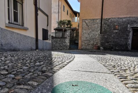 Greenway Lago Como - Greenway sign along the streets - BBofItaly