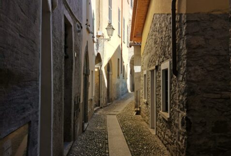 Greenway Lago Como - Old cobblestone street 02 - BBofItaly