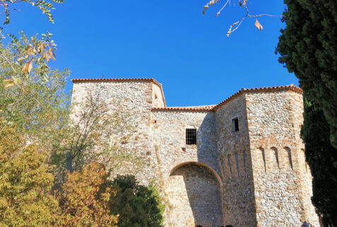 Montebello Castle and legend of Azzurrina - Bastion of the main entrance - BBOfItaly