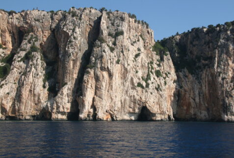 Ogliastra and Grotta del Fico - Sheer cliffs 02 - BBOfItaly