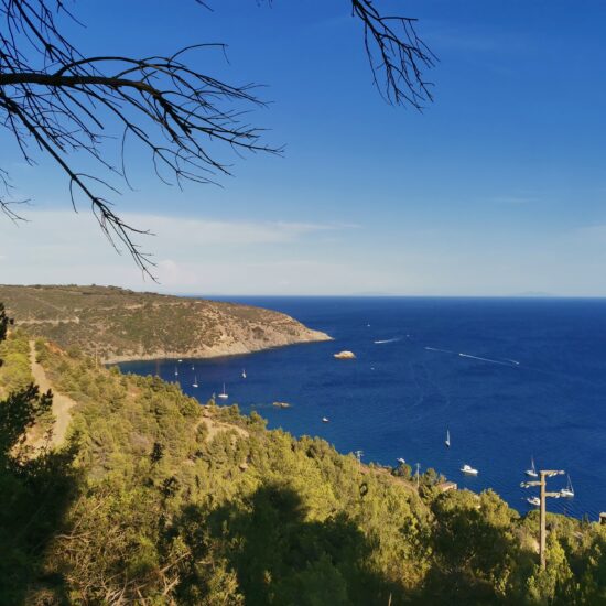 Punta Calamita ebiking - Glimpse of the southern part of Monte Calamita - BBOfITaly.it