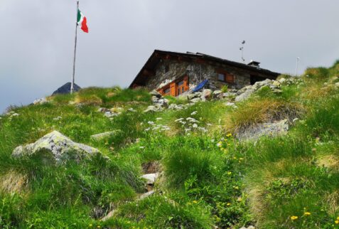 Rifugio Abate Carestia - Getting closer to the refuge - BBOfItaly.it