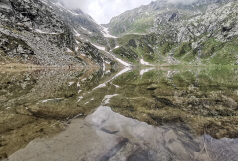 Rifugio Abate Carestia - Reflections on the lake - BBOfItaly.it