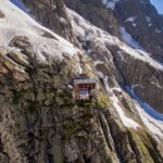Rifugio Gabriele Boccalatte - The shelter is located on a spur on the flank of Planpincieux glacier