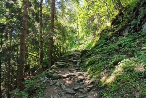 Viewpoint of Otro - The path to Otro hamlet - BBOfItaly