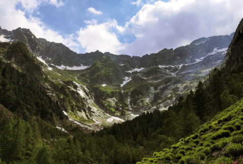 The end of val Soè, where on the left is located the gully that allows you to get the "higher lands" of the valley