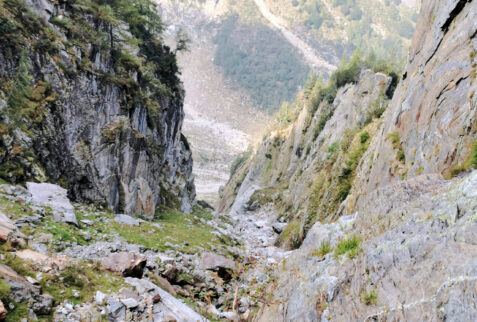 This is the gully at the end of val Soè. This gully is the "door" for the higher lands of the valley and at the end to the bocchetta del Manduario