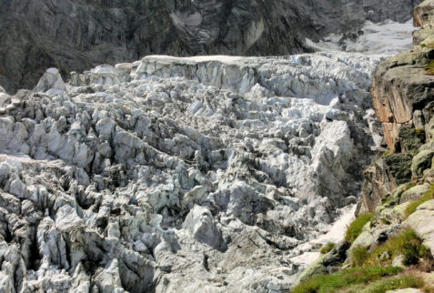 Rifugio Gabriele Boccalatte - Here the amazing view of Planpincieux glacier from the shelter