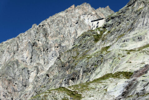 Rifugio Gabriele Boccalatte - Finally the shelter is close. The last rocky face to be overcome