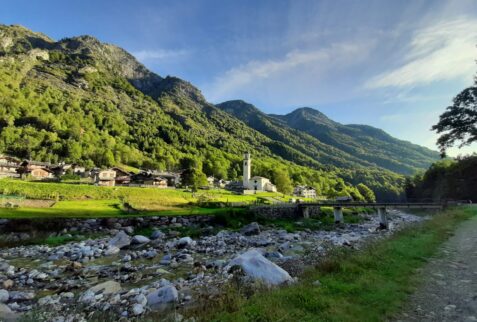 Val Garzelli - The village of Bodengo can be the starting point for the long path to Bocchetta del Cannone