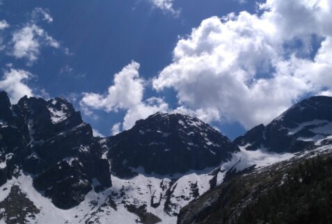 Val Bodengo - Val Garzelli - On the right side of the picture is located Bocchetta del Cannone covered by snow