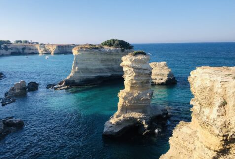 Grotta della Poesia - Puglia. The reef close to the Grotta della Poesia