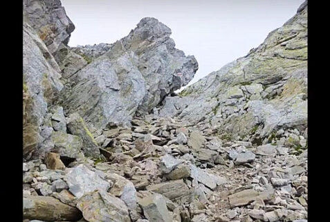 Val Bodengo - Val Garzelli - Bocchetta del Cannone is a little bent crack into rocks