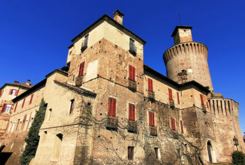 Sartirana Lomellina - The castle and its tower