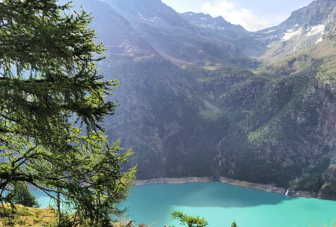 Lago Lungo - Lago Morto - Valpelline - In the bottom of the valley the Place Moulin dam is located