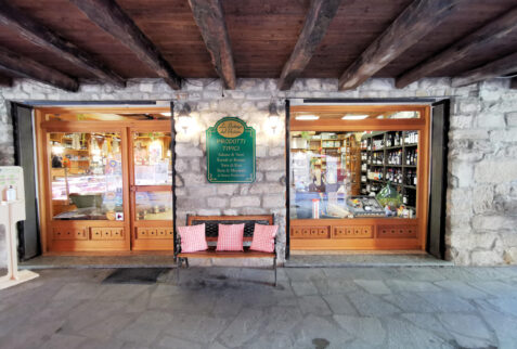 Varzi - La Bottega del Pastaio a food jeweler where the Varzi gastronomy can be bought