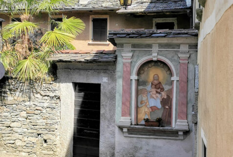 Isola di San Giulio - glimpses