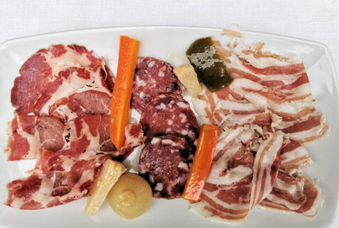 Bobbio - Ristorante Nobile - cured meat with vegetables