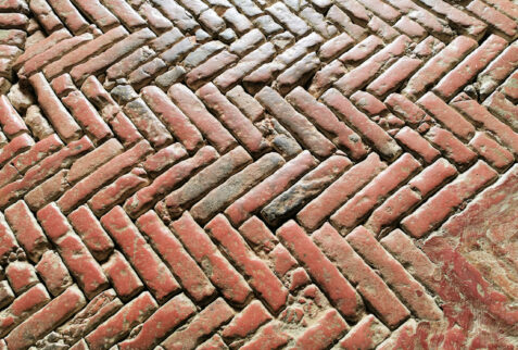 Sovana – example of herringbone bricks flooring