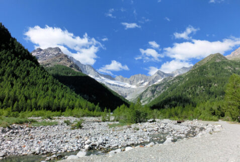 Rifugio Del Grande Camerini - The path to the shelter starts at Chiareggio Village where Valmalenco is closed by very high peaks