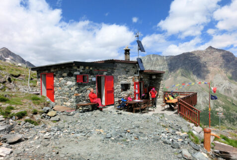 Rifugio Del Grande Camerini – here the shelter balcony from which a gorgeous landscape can be seen