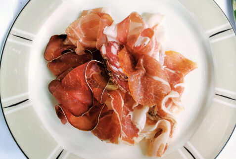 Crotasc - Cured meat is a must, especially Bresaola seasoned in Crotti