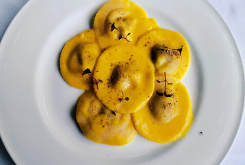 Crotasc – Ravioli di pasta fresca ai funghi Porcini, salsa allo zafferano