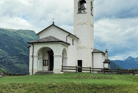 Parlasco – tiny church of the village