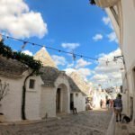 Alberobello - glimpse on alley