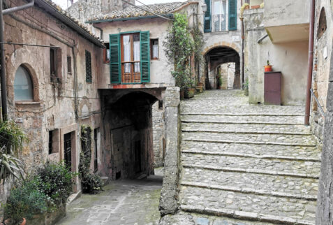 Sorano – the little porch on the right side of the picture was the entry to the Jewish ghetto