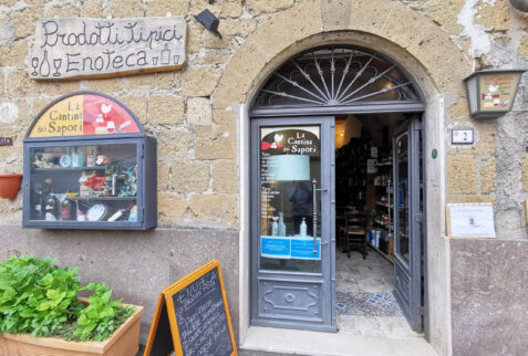 Sorano – in Sorano village can be found “La cantina dei sapori” shop where there are all the local gastronomic specialities
