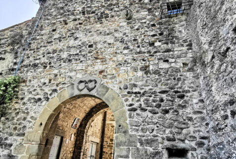 Malgrate Lunigiana – door of boundary walls of Malgrate