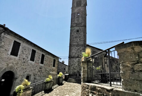 Malgrate Lunigiana – bell tower of Chiesa di San Lorenzo