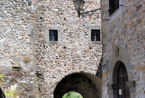 Malgrate Lunigiana – glimpse on internal part of boundary walls door