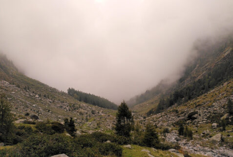 Passo della Crocietta – going up to Val Bodengo with sky covered by clouds