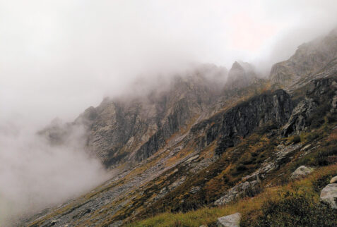Passo della Crocetta – final steep slopes of Val Bodengo before mountain rocky walls
