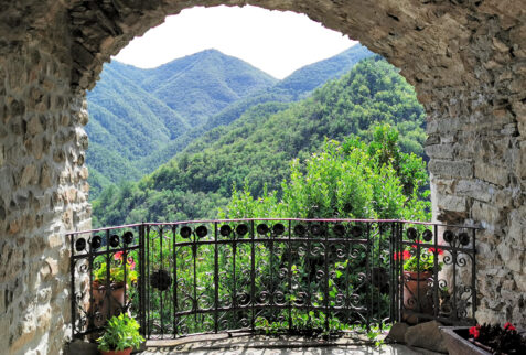 Montereggio – a fantastic glimpse from a porch of the hamlet