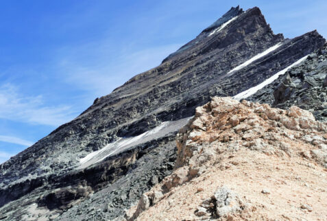 Colle di Belleface – Grivola flank with some snow fields and its staggering North-West ridge