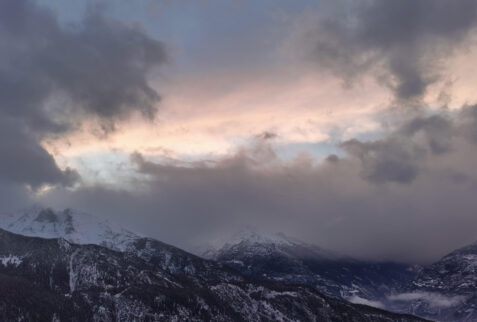 Valle d’Aosta by snowshoes – sunset is coming with fantastic colours