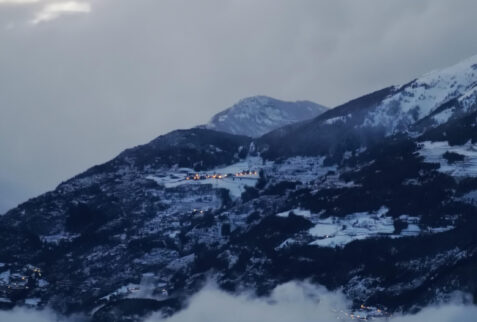 Valle d’Aosta by snowshoes – darkness is coming