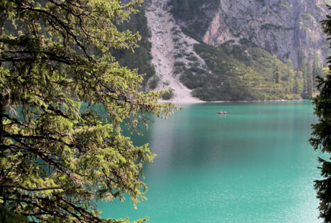 Lago di Braies Lago di Carezza – a glimpse on Lago di Braies