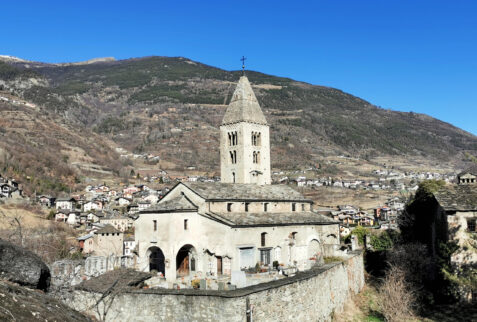 Chatel Argent Valle d’Aosta – Chiesa di Santa Maria and its walls. On background Saint Pierre village