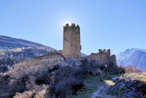 Chatel Argent Valle d’Aosta – east side of the castle with part of its walls