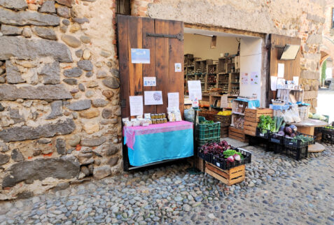 Ricetto di Candelo Piemonte – Bottega with agricultural products